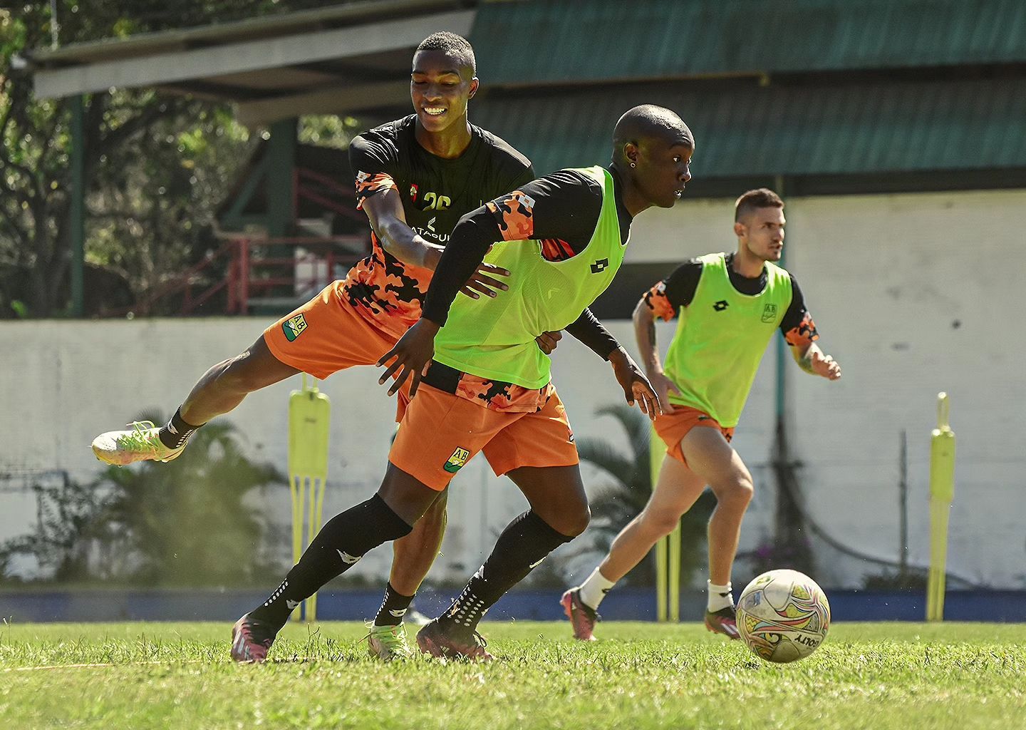 ´Santa Fe´ de Atlético Bucaramanga para mantener opciones matemáticas