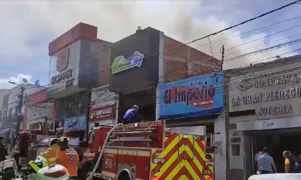 Incendio despertó las alarmas en local comercial de Piedecuesta