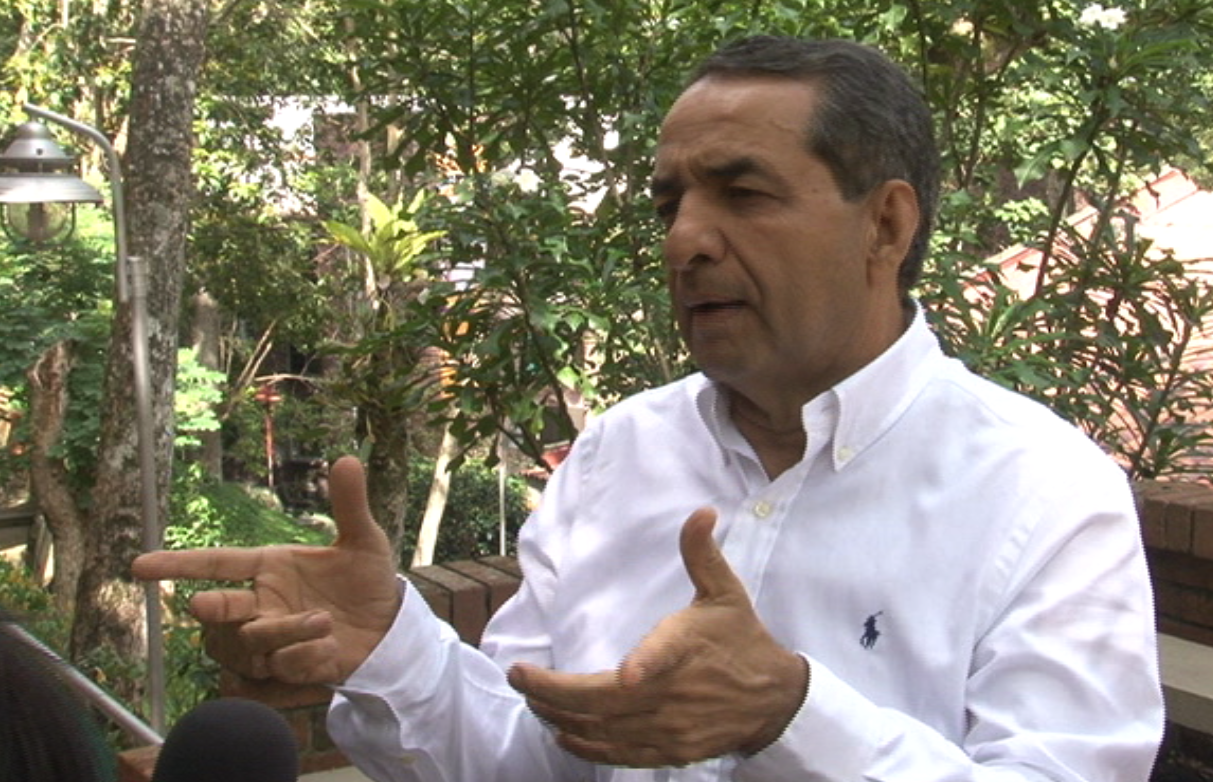 Prohibición participación en política es un nido de hipocresía