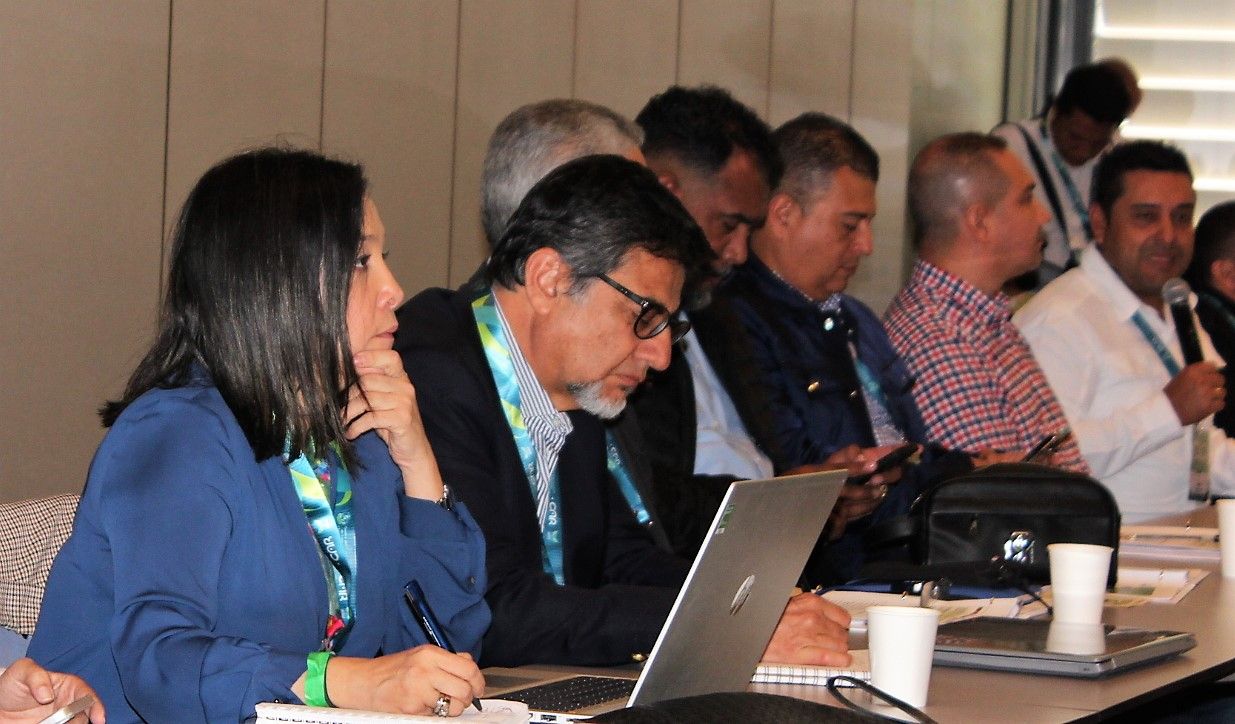 Socializan a Directores de CARs en Santander la visión minera de Petro