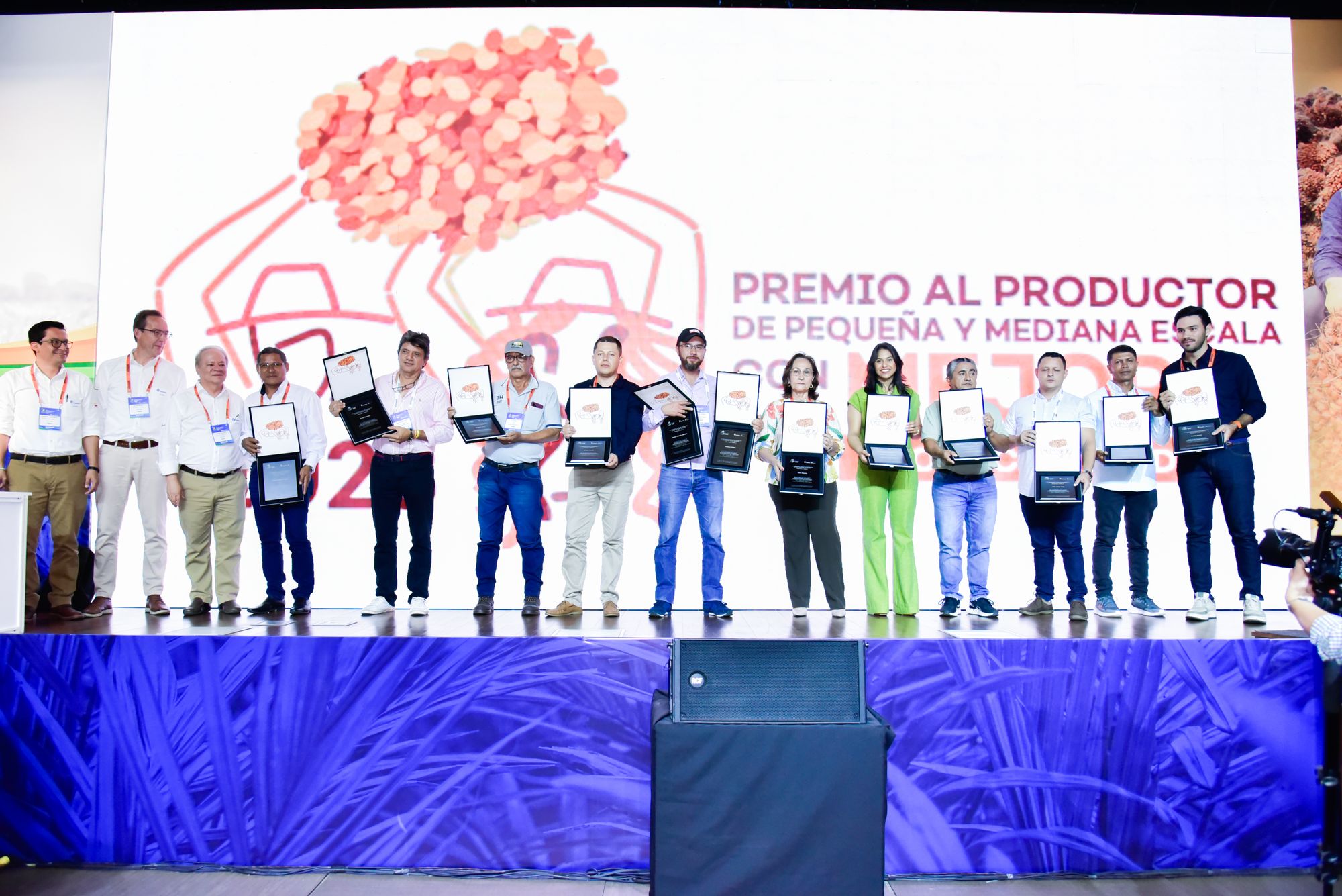 Premio a los mejores productores en sus regiones durante el presente año