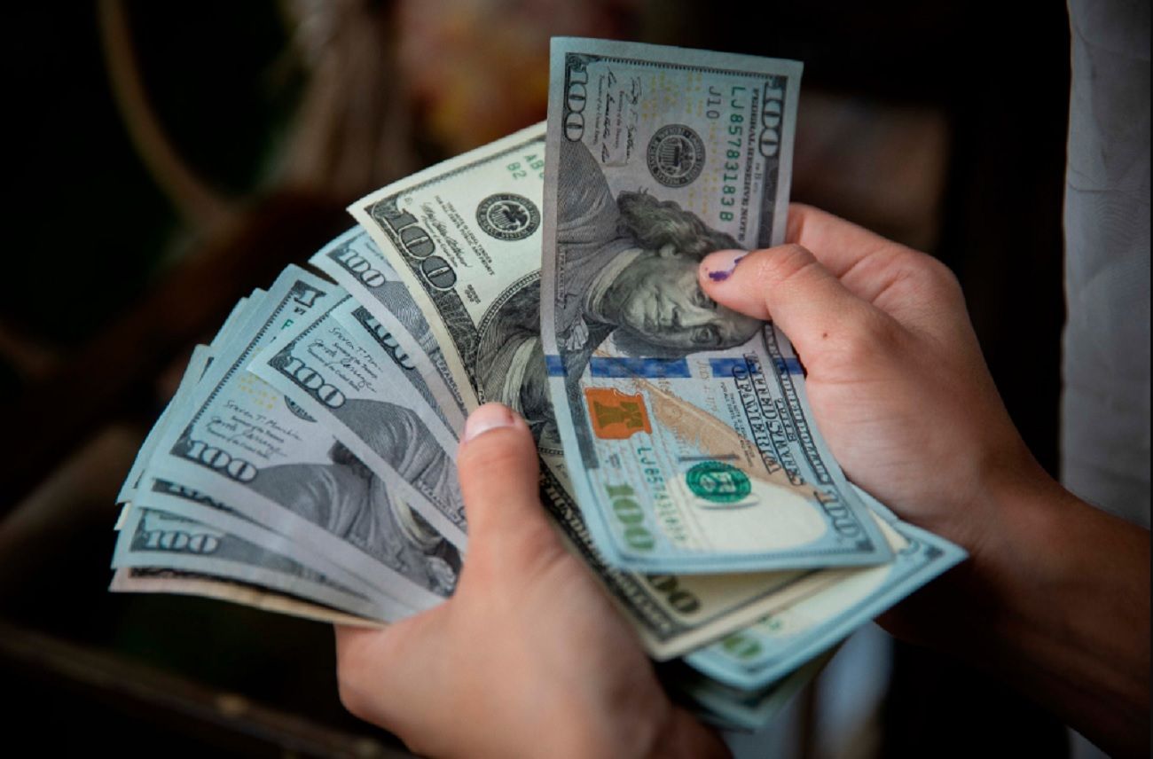 Dólar continúa a la baja y TRM de este miércoles será de $3.902,54