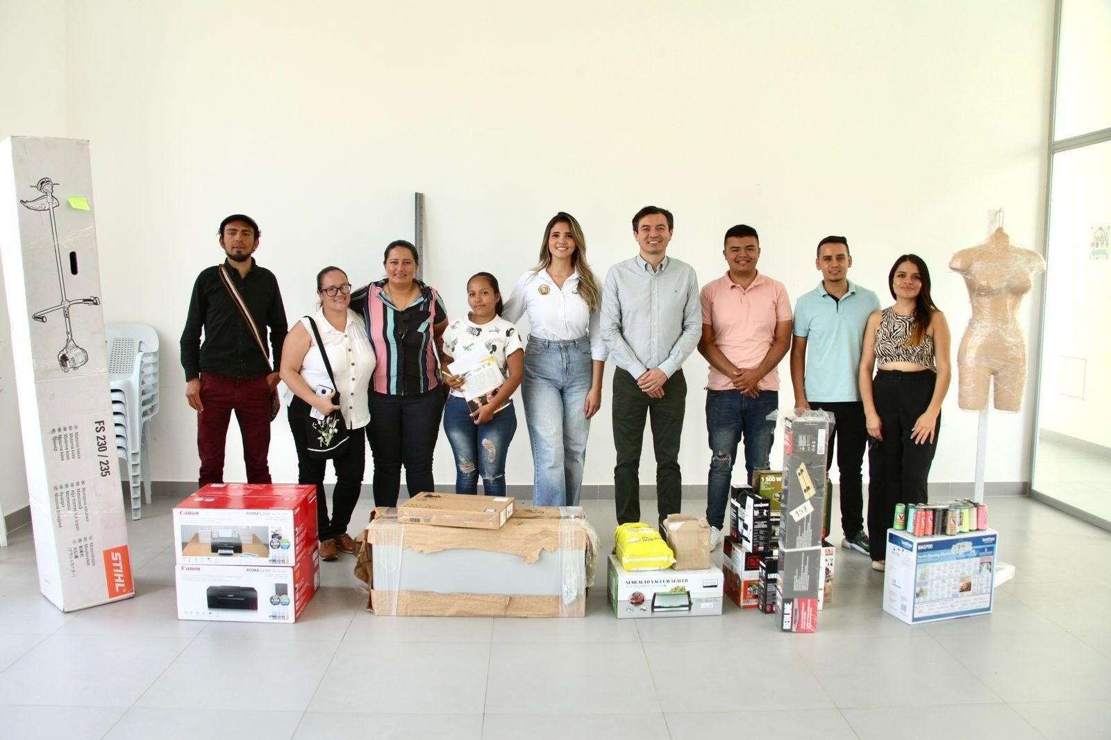 Entregan capital semilla e insumos a emprendedores santandereanos