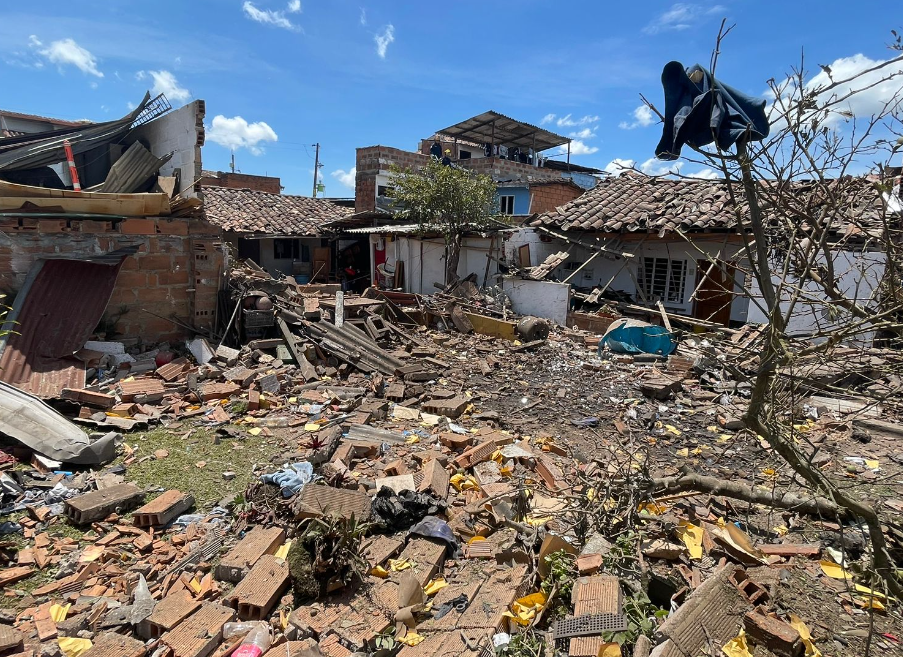 Casa que almacenaba pólvora explotó provocando daños materiales y una víctima fatal