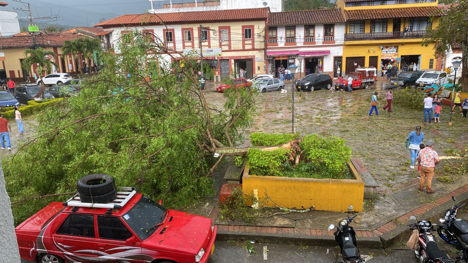 Declarada calamidad pública en Charalá tras vendaval que arrasó con todo a su paso