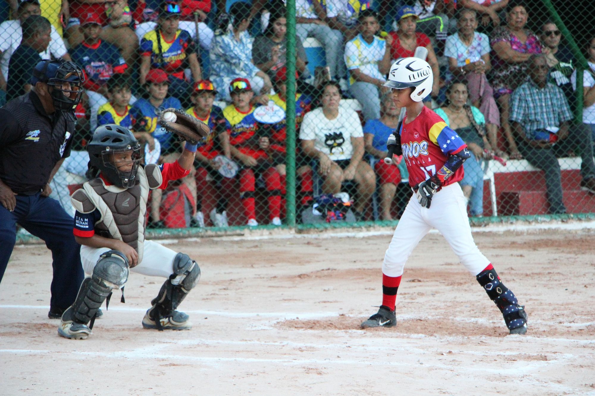 650 ´peloteritos´ en el puerto petrolero