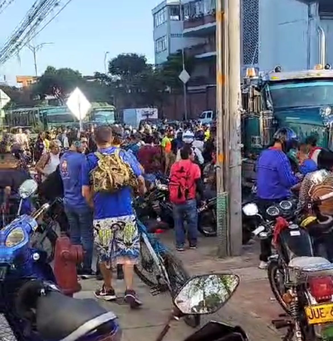 Mujer se salvó de morir aplastada por un camión al norte de Bucaramanga