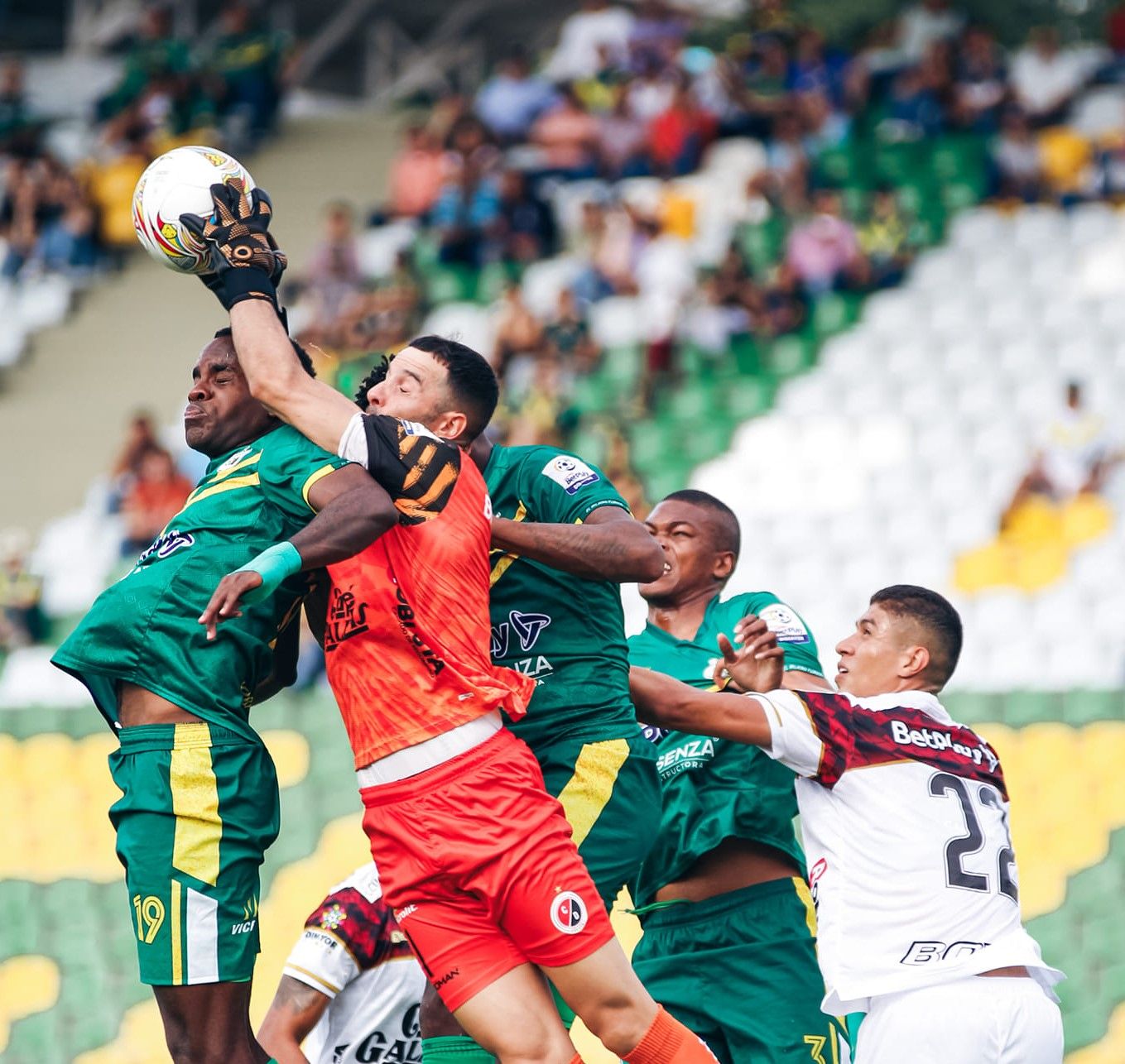 Denuncian ´arreglo´ en partido del Torneo de la B