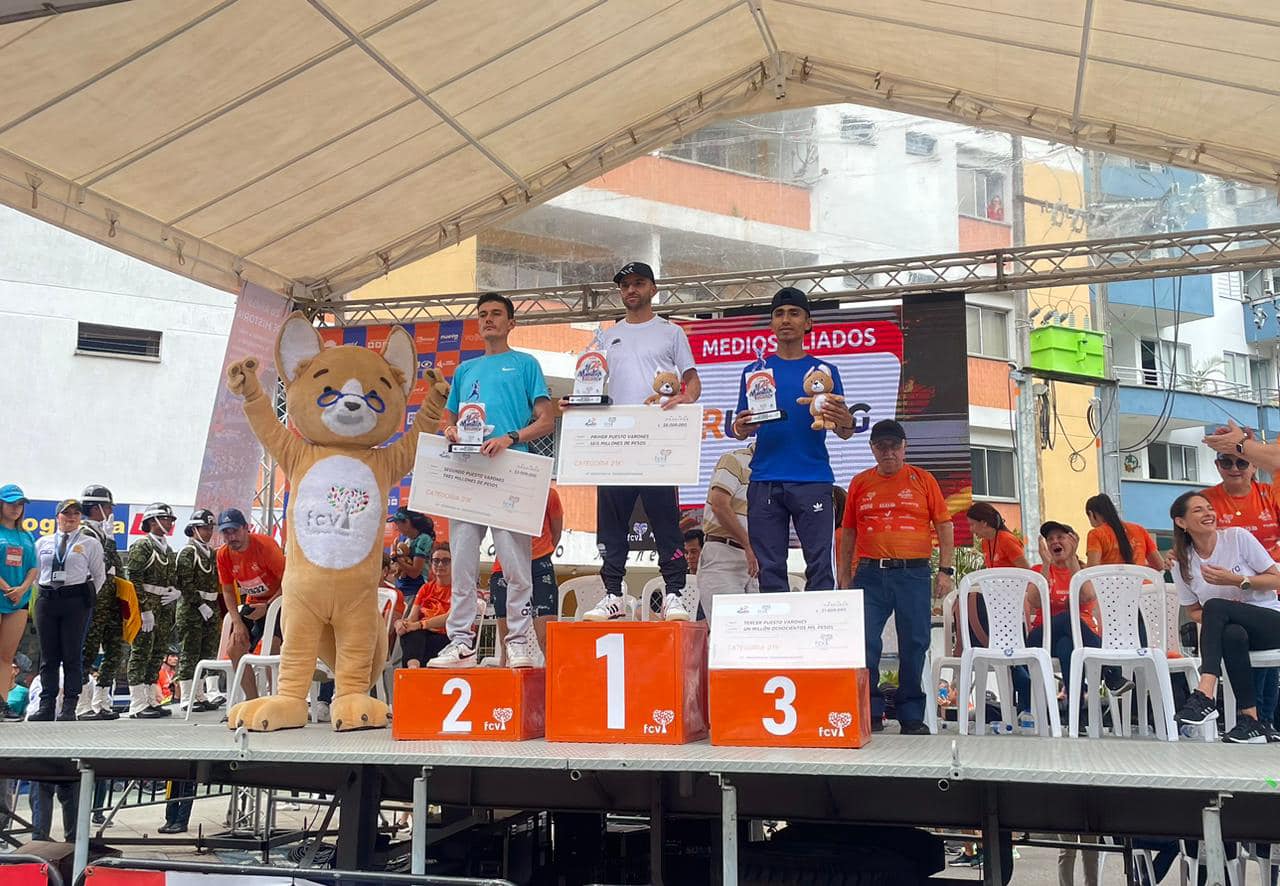 Lineida y David ganadores de la Media Maratón de Bucaramanga FCV