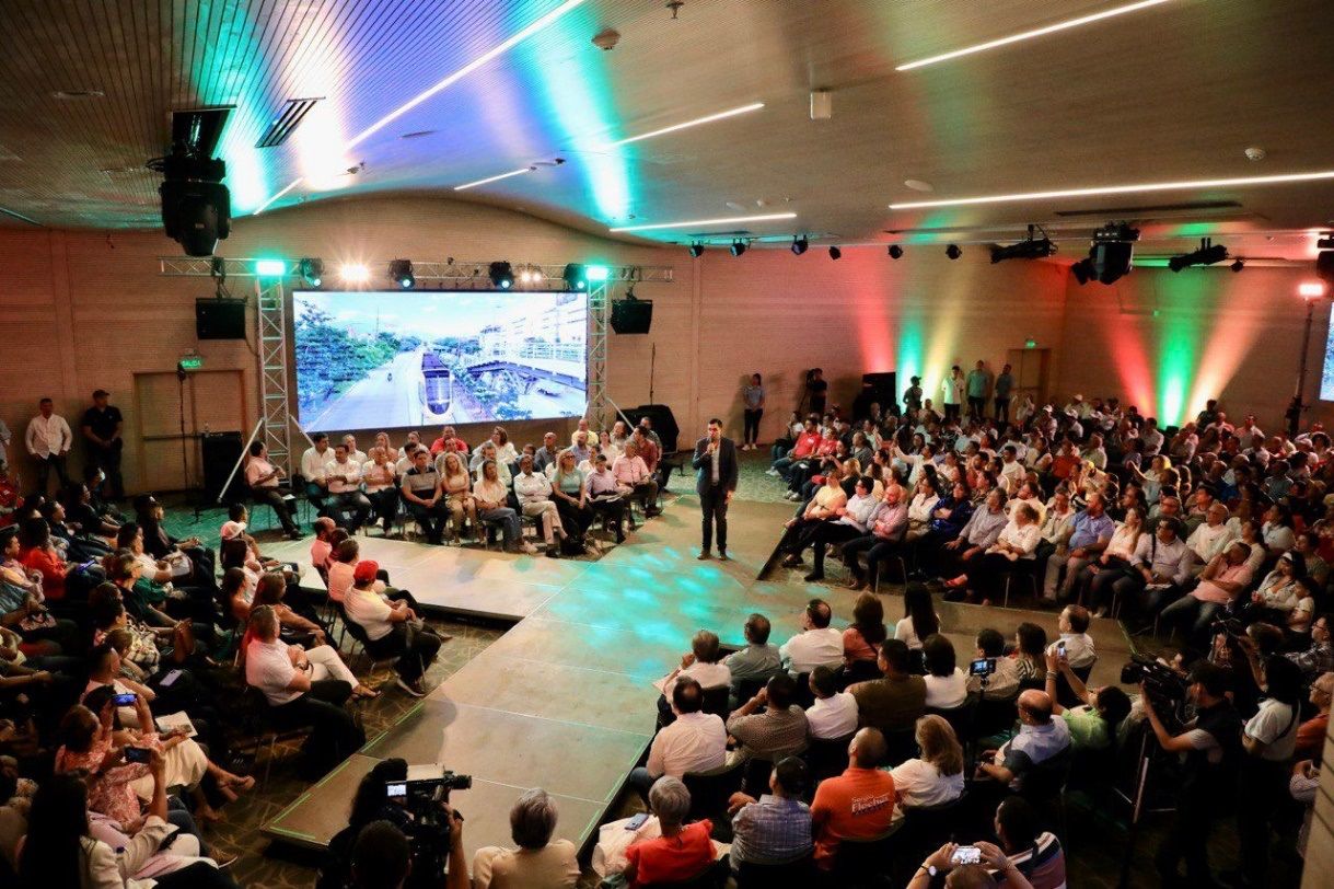 Tren metropolitano para Bucaramanga, Floridablanca, Piedecuesta y Girón proyecta Héctor Mantilla - Gobernador