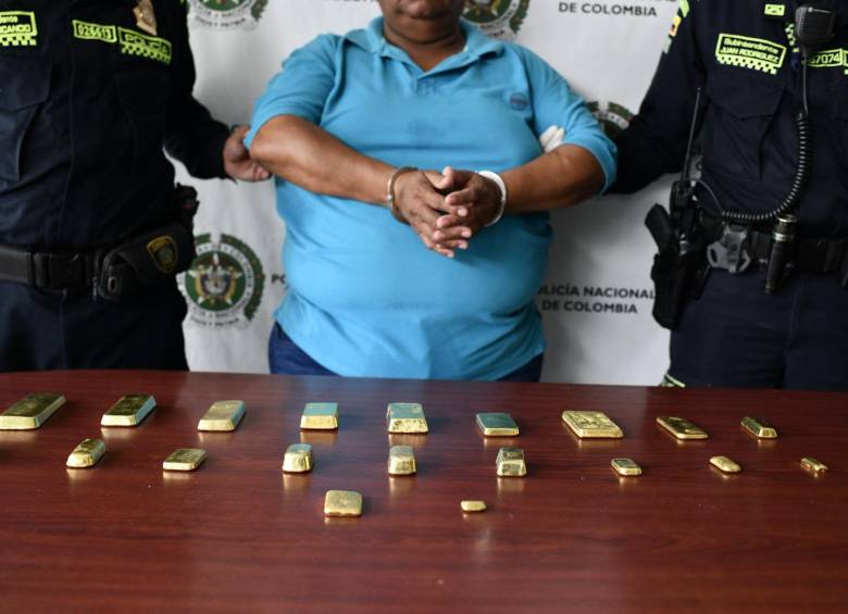 Intentó esconder 20 lingotes de oro en el aeropuerto y fue capturado