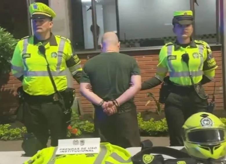 Expolicía montaba retenes falsos para pedir dinero a conductores