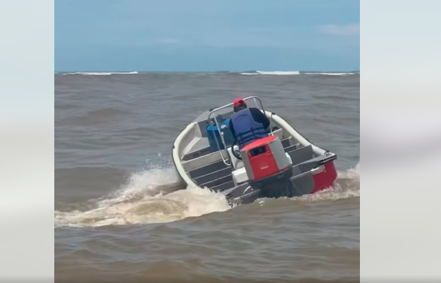 Cuatro personas murieron en naufragio de lancha que transportaba material electoral