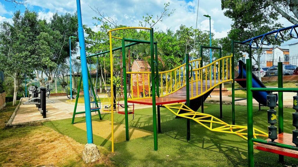 Recuperan y restauran 3 parques en el barrio Manzanares