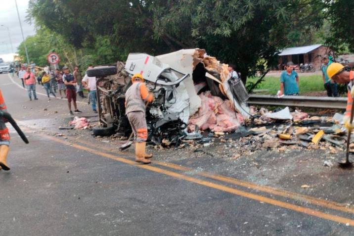 Tres muertos dejó fuerte choque en Puerto Araújo