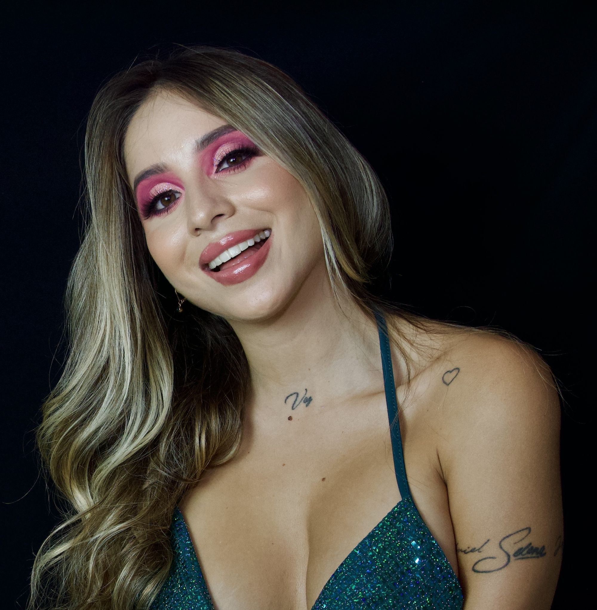 Paola Betancur presenta su nueva canción "La Suerte"