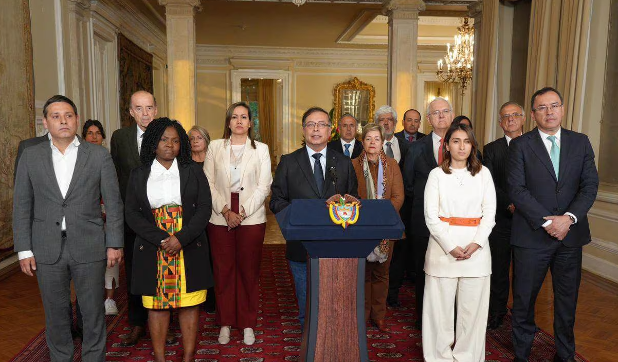 Congelarán los sueldos  millonarios del gobierno