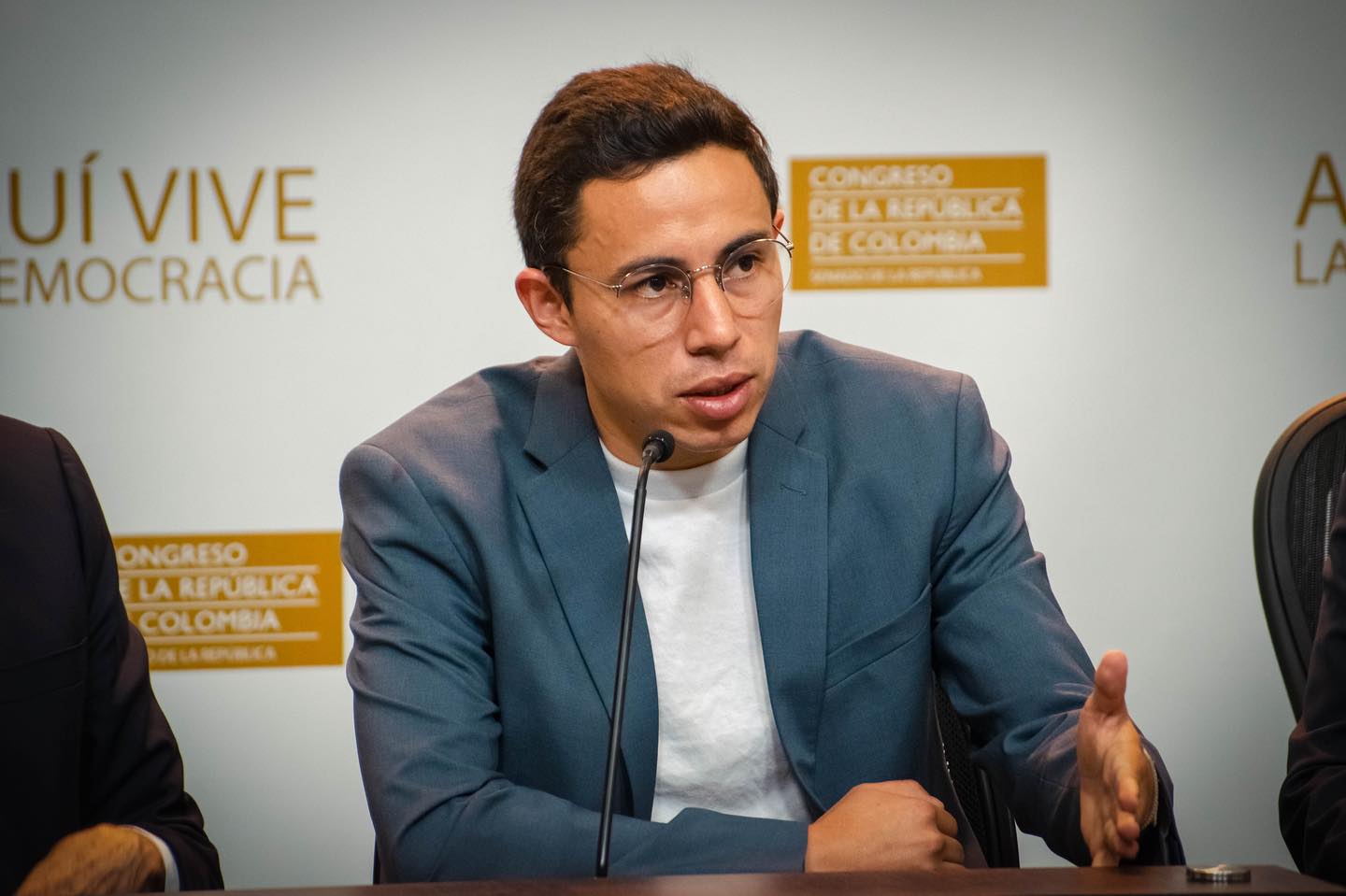 Representante santandereano está a una firma de prohibir las marcas de gobierno en Colombia