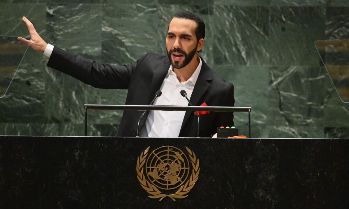 Bukele pide al fiscal general investigar a todo su gabinete