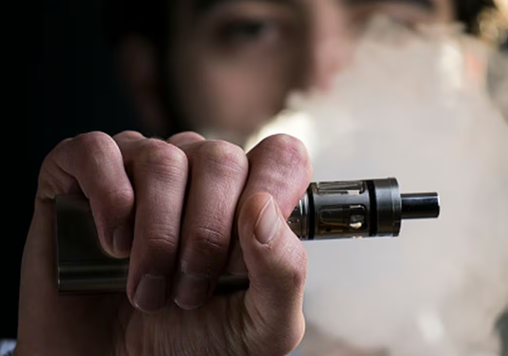 Científicos dicen que se deben regular los cigarrillos electrónicos