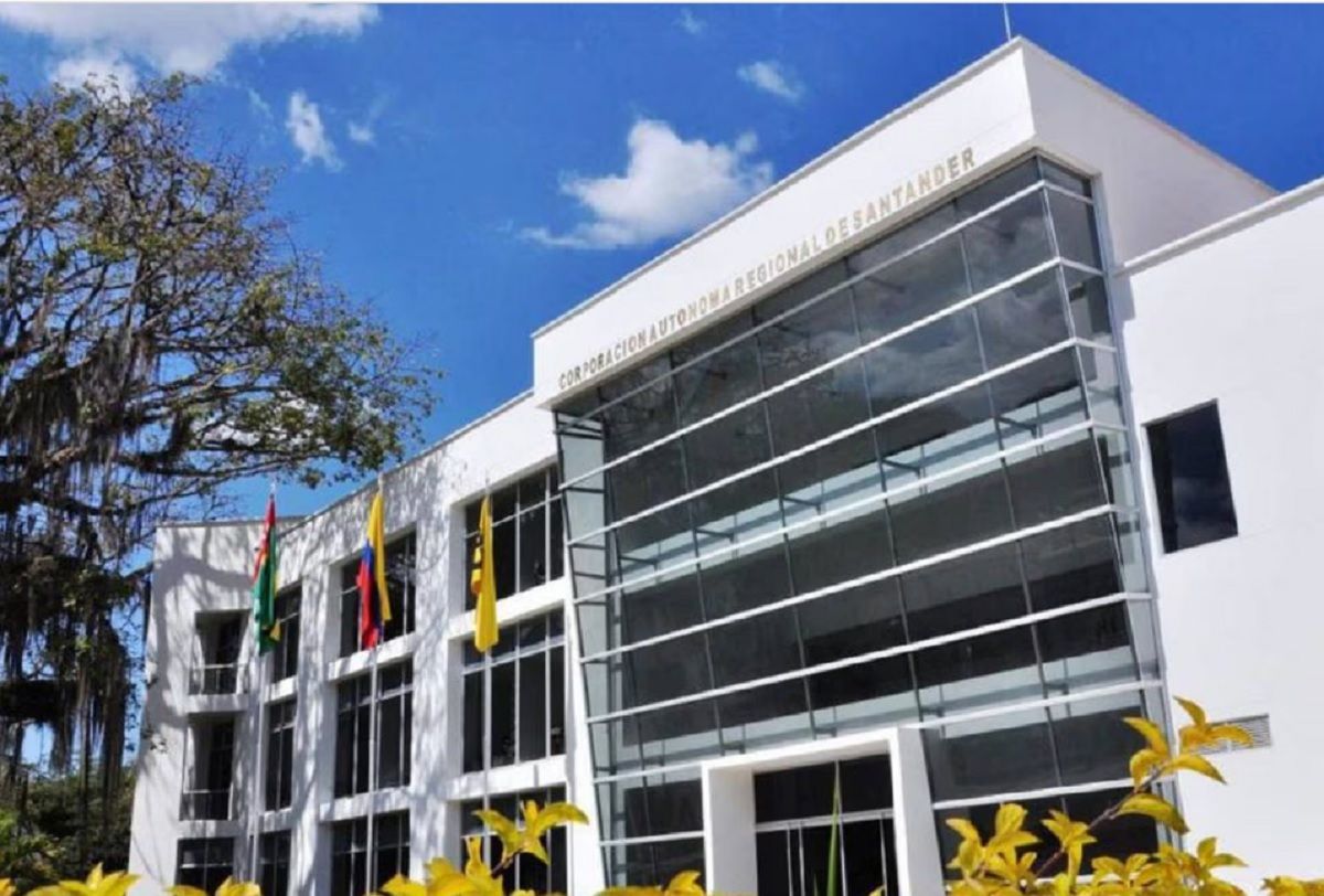 Juez suspende a representante de los gremios y enreda más elección de Director de la CAS, Santander