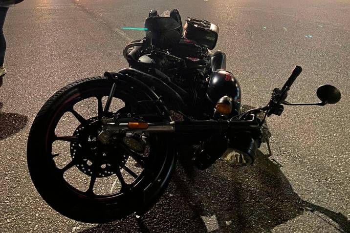 Piques ilegales por poco acaban con la vida de un motociclista