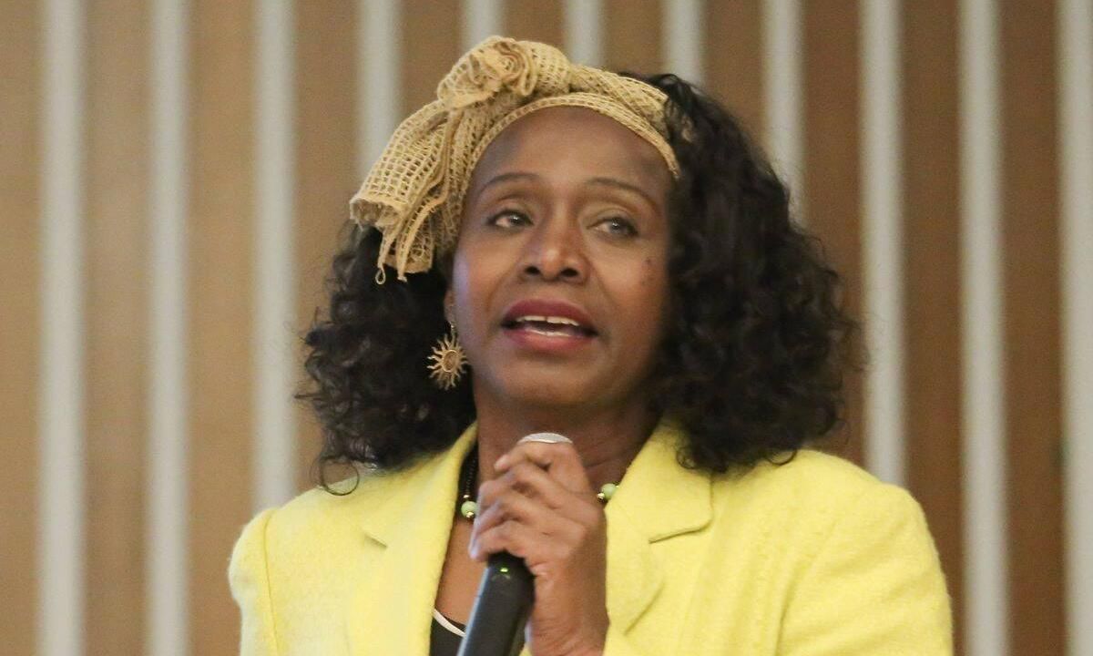 Formulan cargos a María Isabel Urrutia por irregularidades en contratación cuando fue ministra