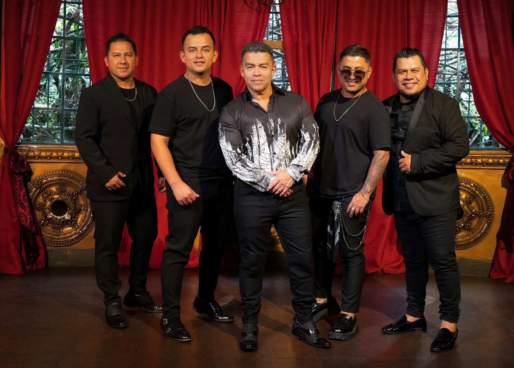 El nuevo éxito de los hermanos Medina y Luisito Muñoz