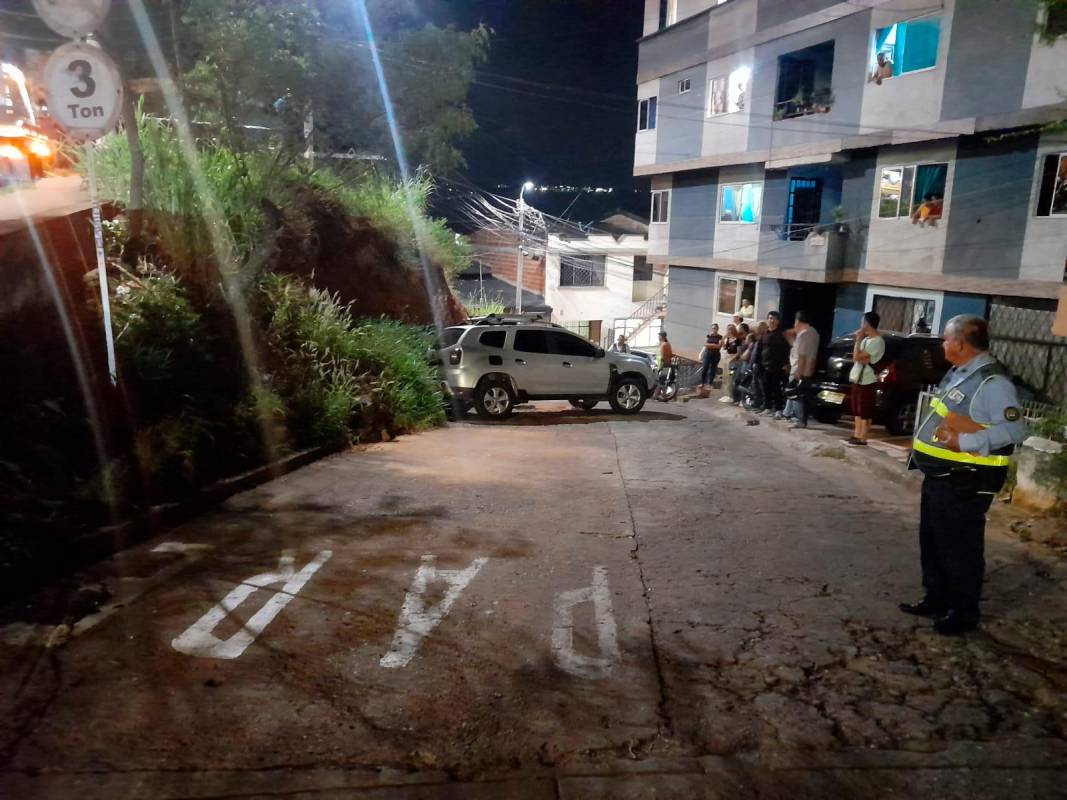 Vehículo rodó por pendiente hasta arrollar a una mujer en Floridablanca