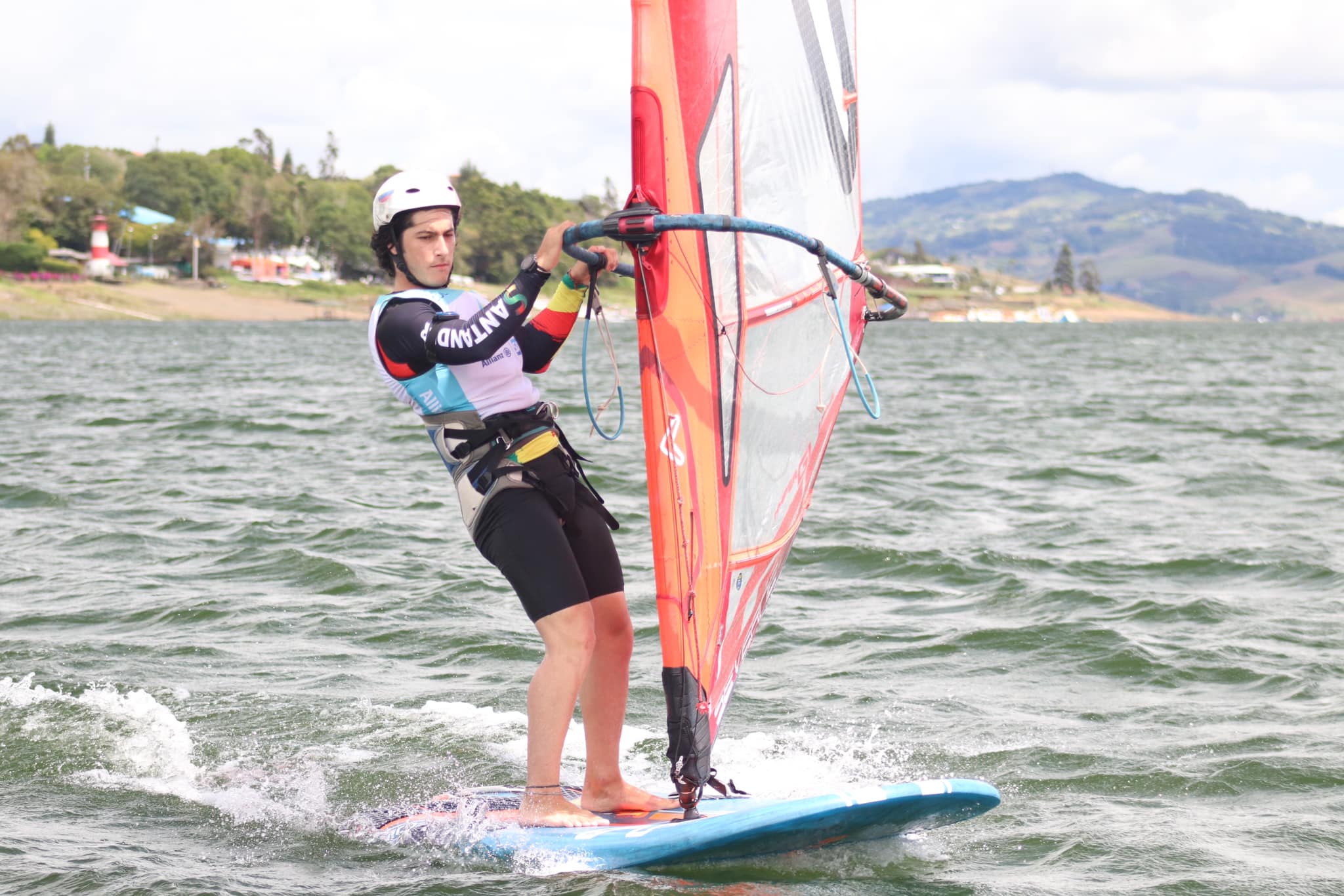 Navegante Simón Gómez en Mundial de Sunfish 2023