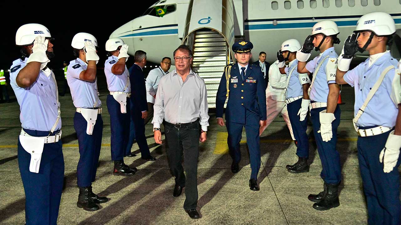Presidente Petro llega a Dubai para promover agenda de acción climática conjunta con los Emiratos Árabes