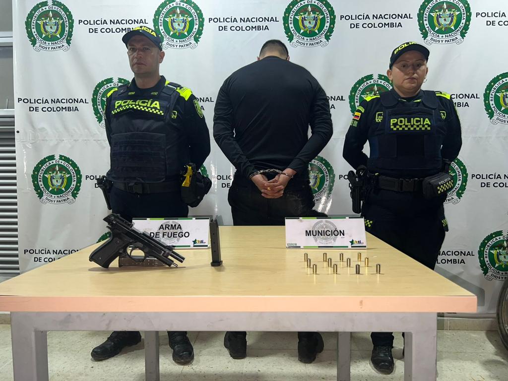 Hombre caminaba armado por las calles de Bucaramanga