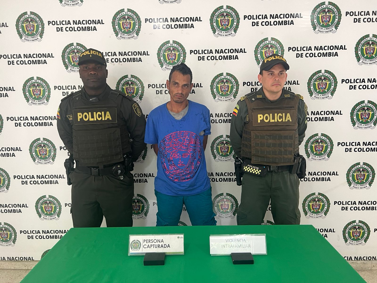 Hombre amenazó de muerte a su  esposa e hijos en Floridablanca