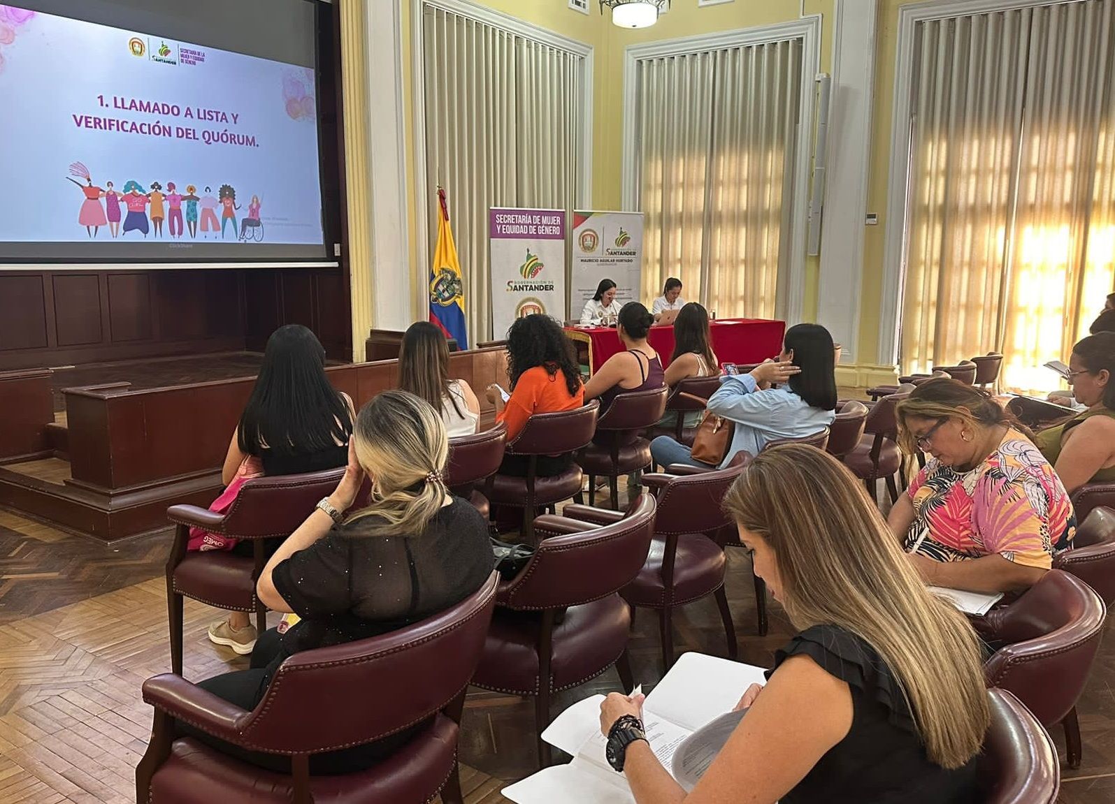 Encuentro estratégico impulsa la equidad de género en Santander