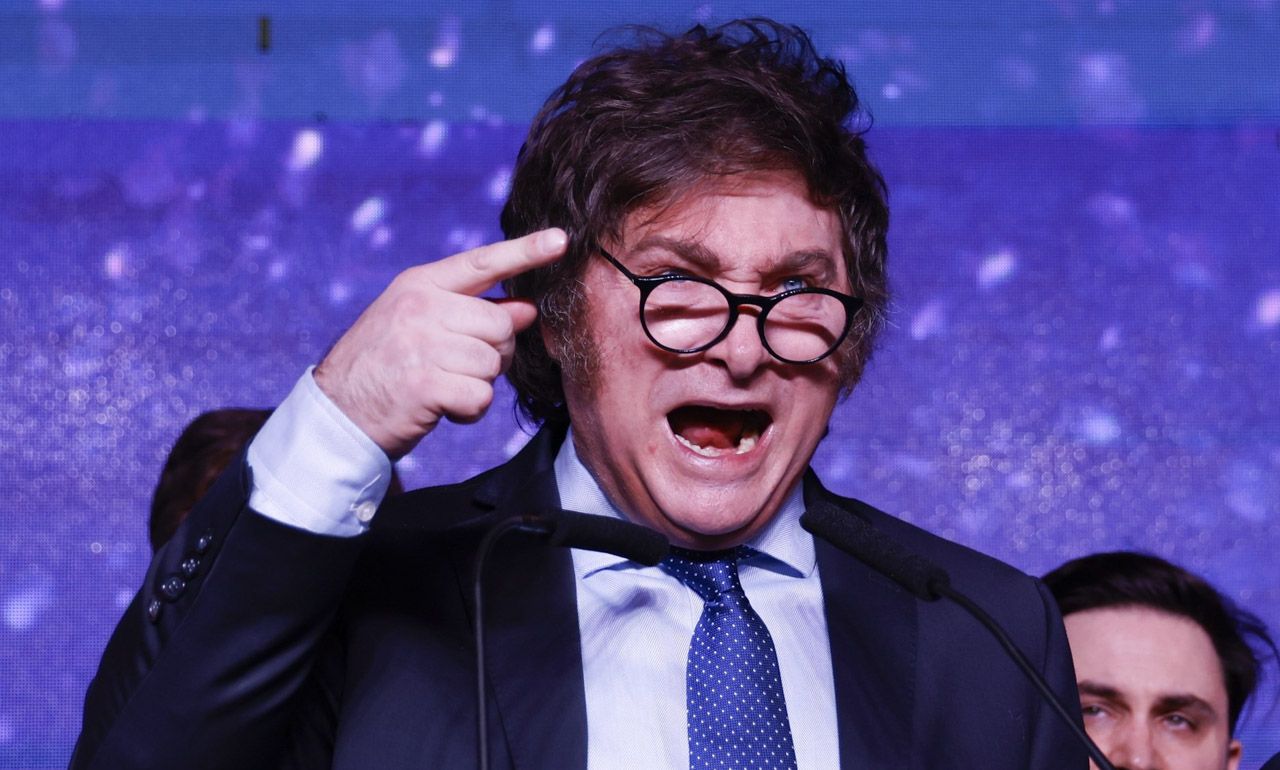 Milei emite decreto para reducir puestos burocráticos