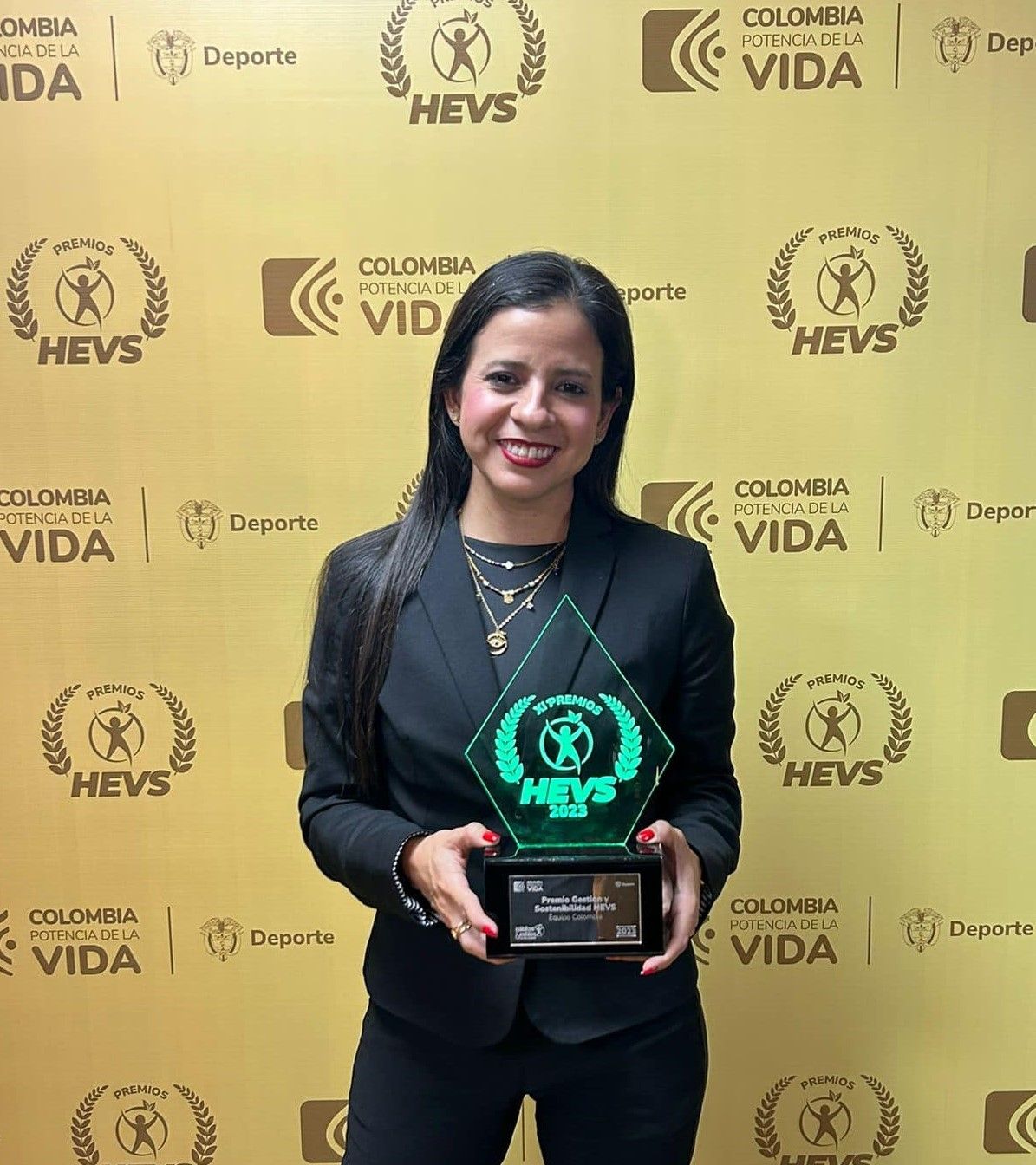 Inderbu recibe galardón en Premios HEVS
