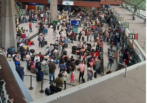 Grandes terminales de transporte se han visto colapsados por fin de año