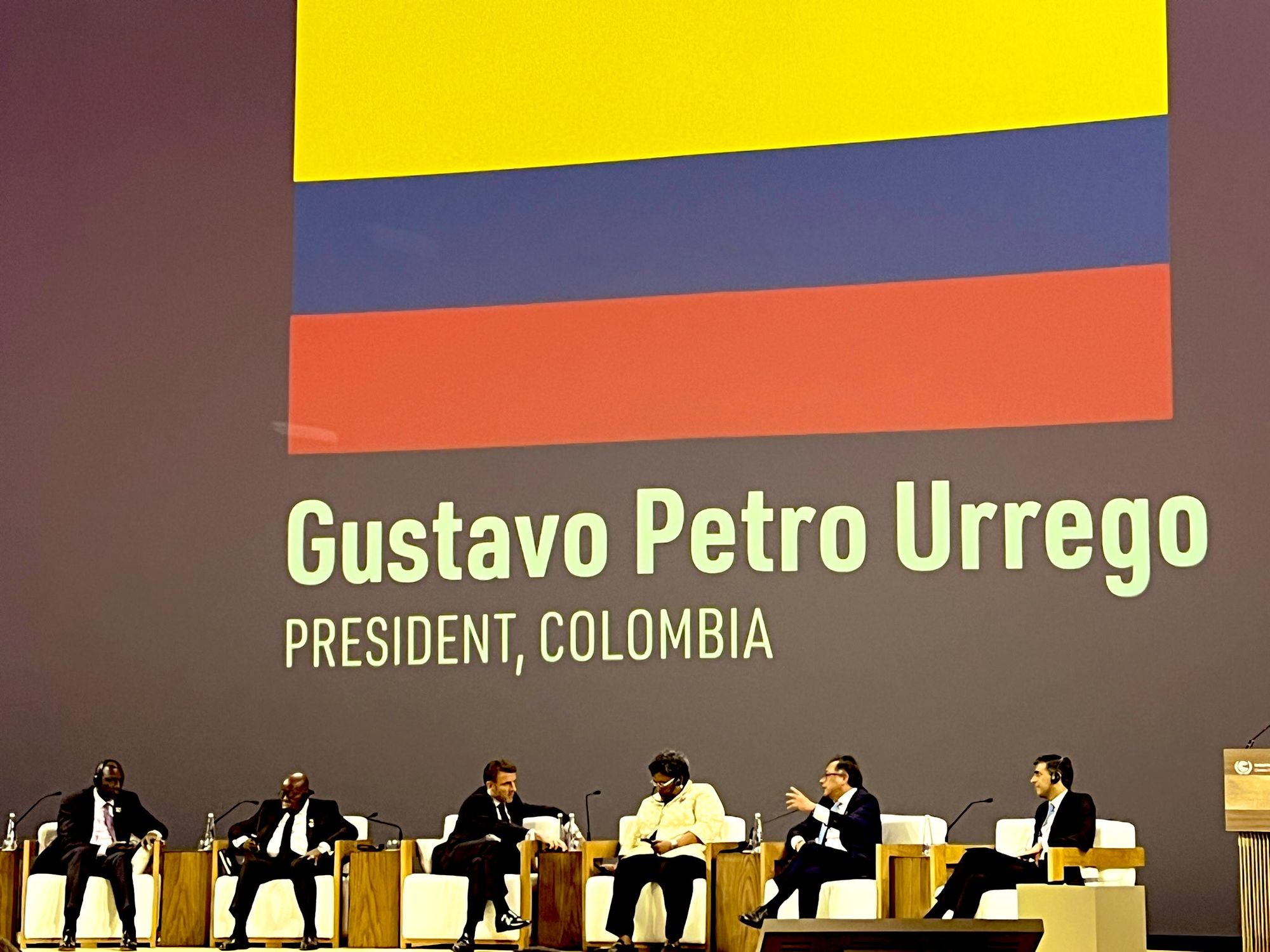 El País de la Belleza, el Burj Khalifa, y los bonos ambientales