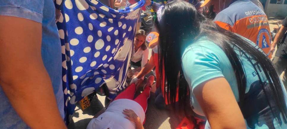 Por evitar protestas camionero arrolló a pareja de motorizados
