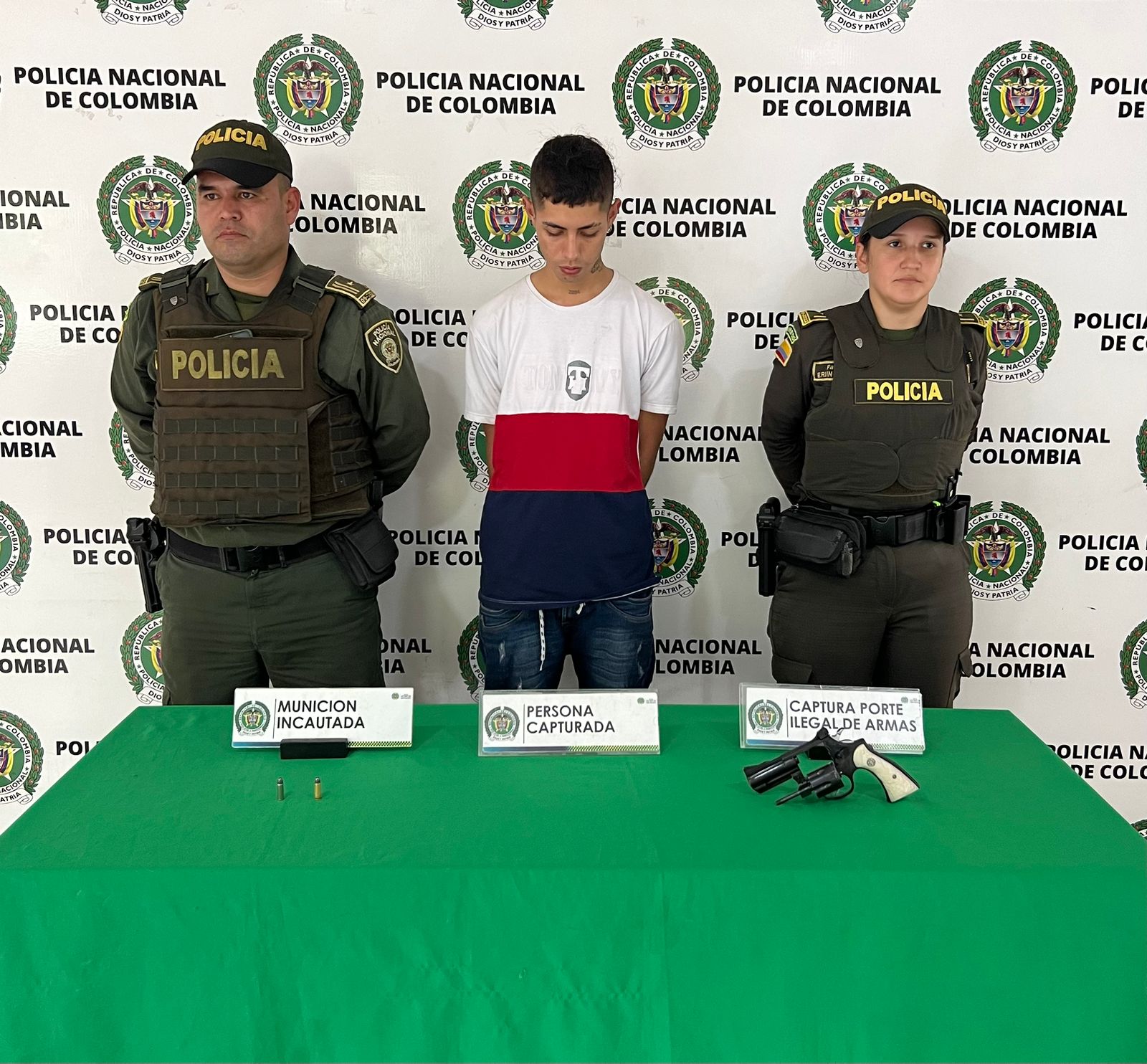 VIDEO. Armado y sin preocupaciones sorprendieron  a un jovencito en Floridablanca