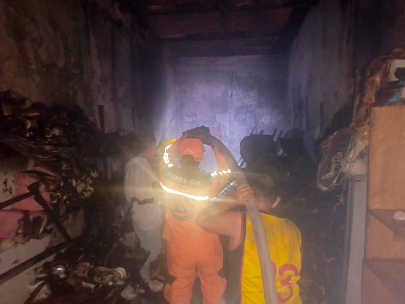 Además de velitas también se prendió un edificio en Piedecuesta