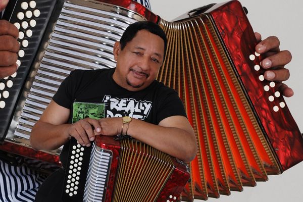 Hijo de Lisandro Meza desmiente su muerte