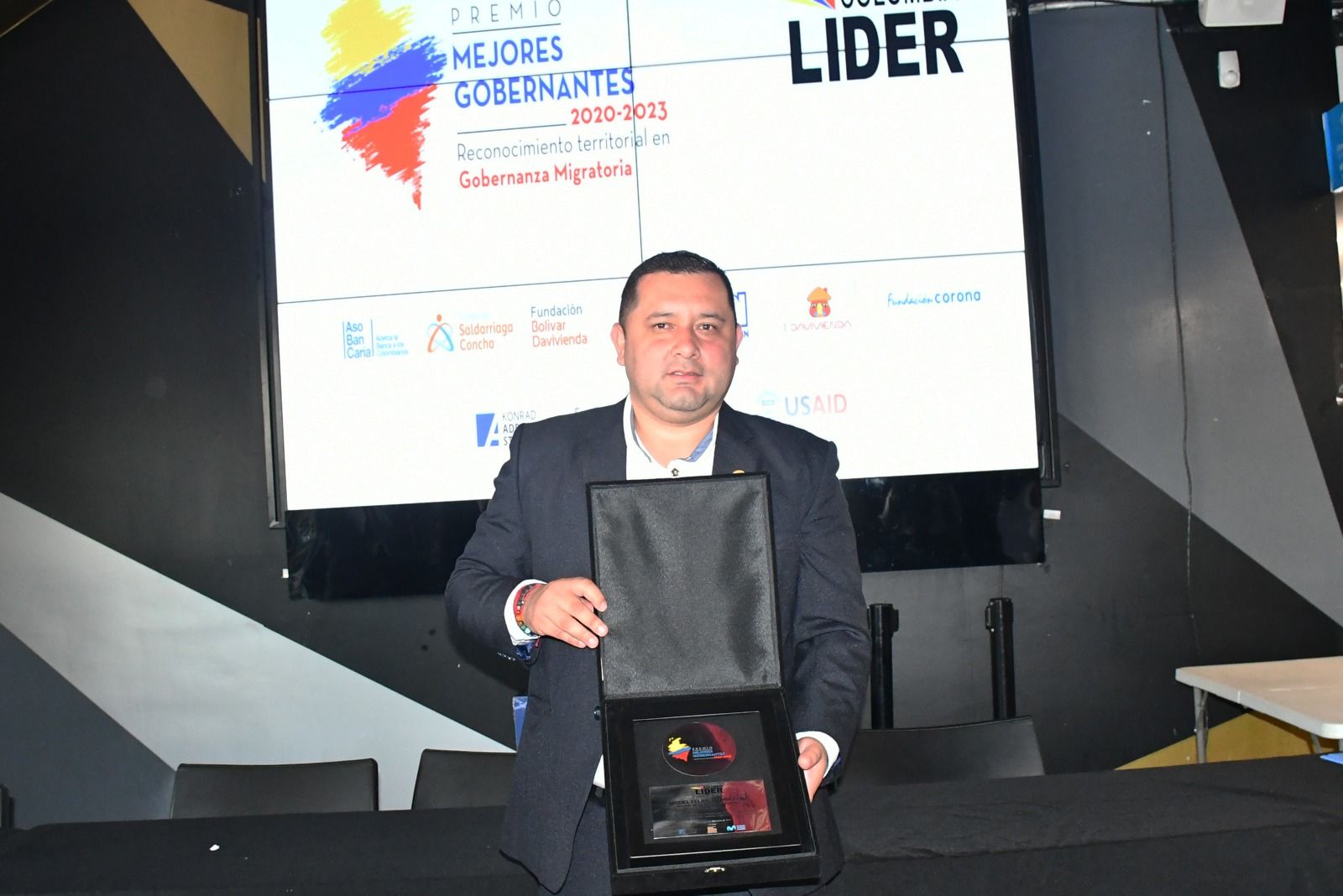 Alcalde de La Belleza recibió reconocimiento entre 1.134 gobernantes evaluados