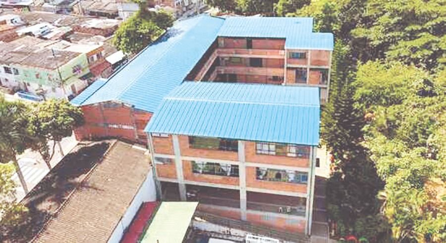 Cambiaron cubierta de colegio  que llevaba más de 30 años sin arreglos