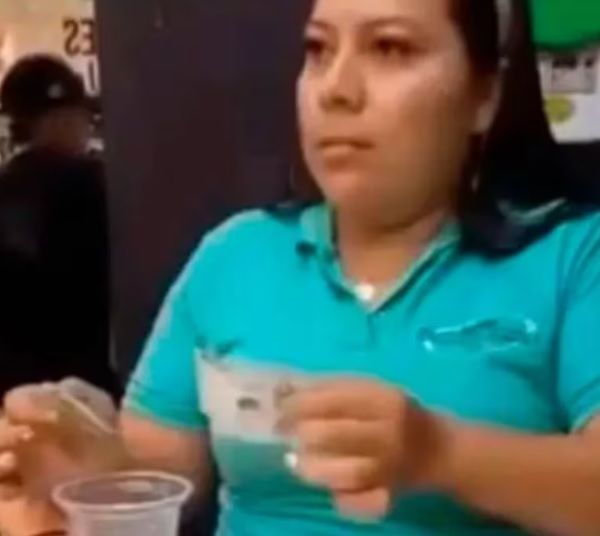 “Mi primera chamba”: Cajera rompe billete de $100.000 por error