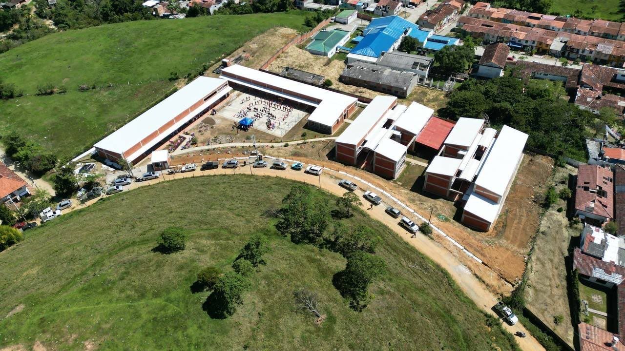 Santander avanza: Charalá inauguró dos colegios de última generación