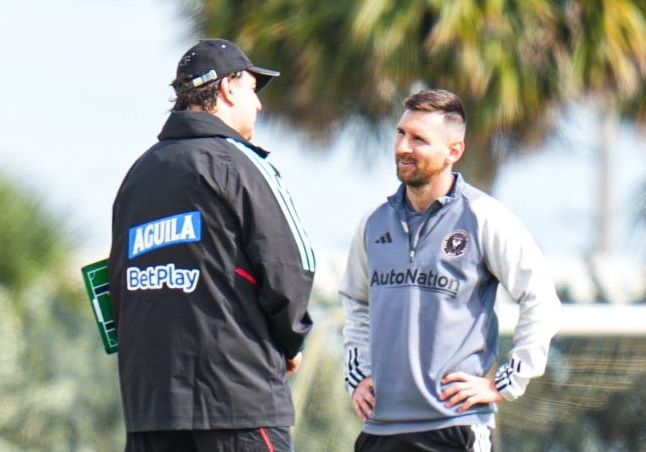 Inesperado encuentro entre DT Néstor Lorenzo y Lionel Messi