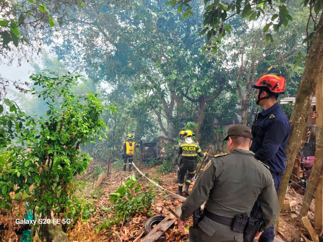 VIDEO Barrio Cristal Alto fue intervenido por bomberos para apagar fuerte incendio