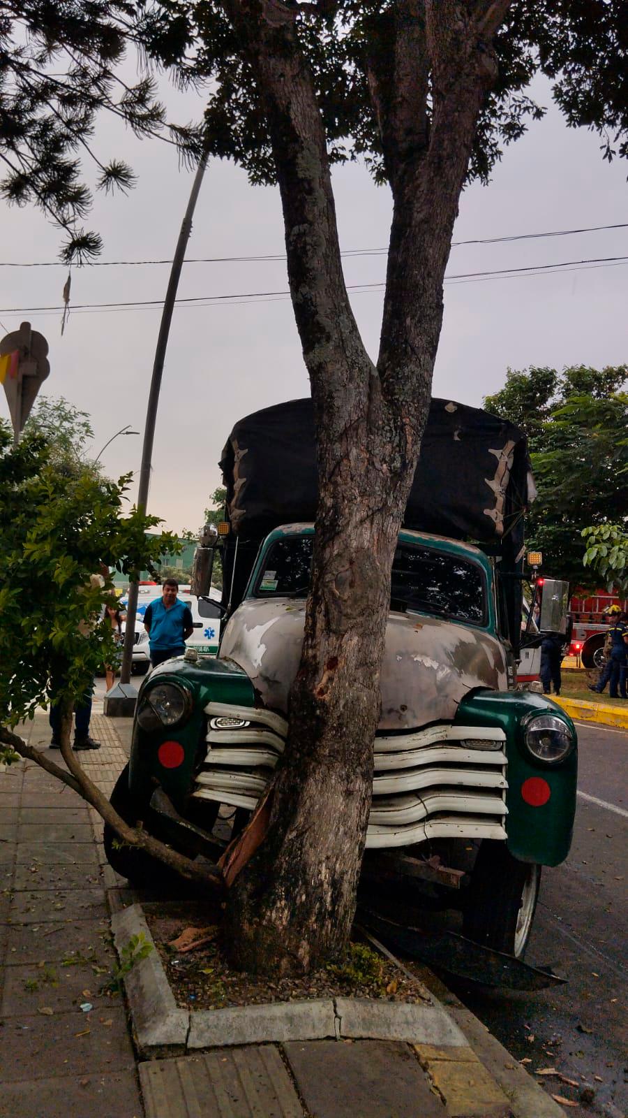 Por una distracción conductor se estrelló en la Novena