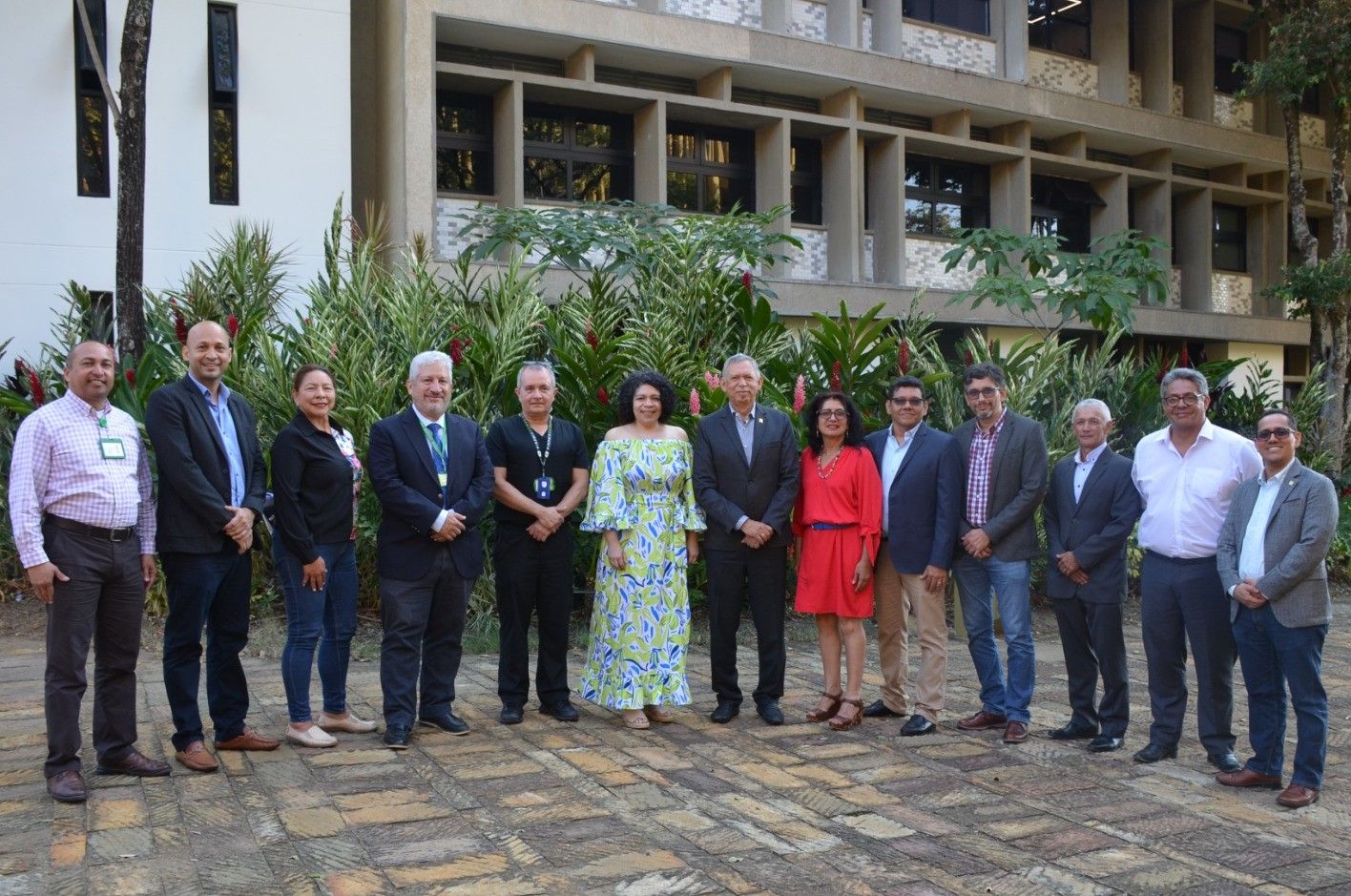 Acto de posesión a directores, jefe y decano de escuelas, departamentos y divisiones UIS